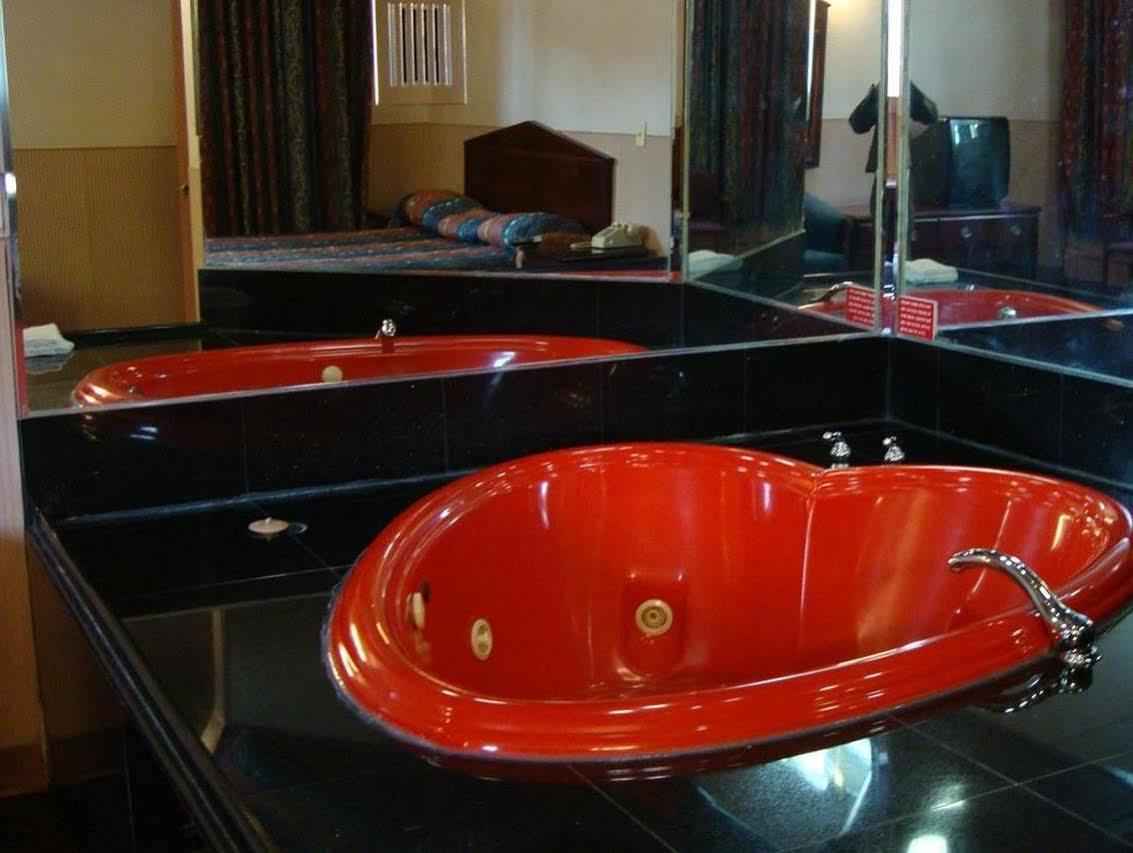 Riviera Motor Inn Brooklyn นิวยอร์ก ภายนอก รูปภาพ