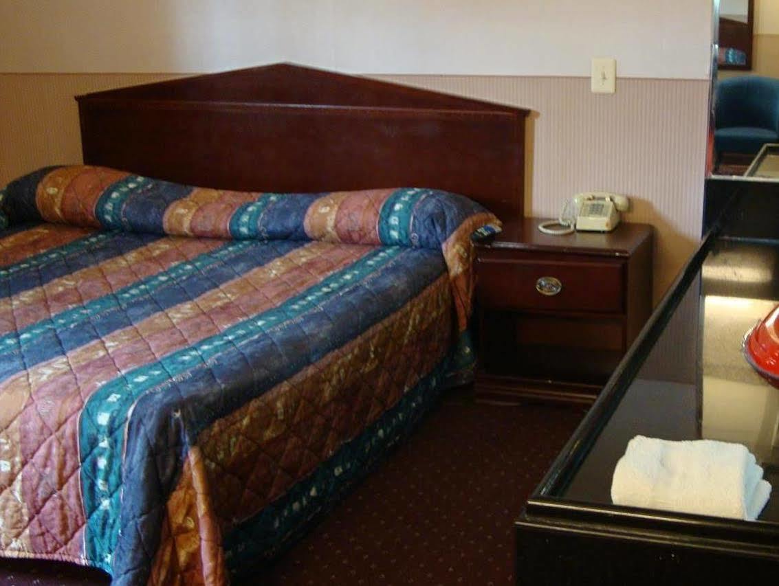 Riviera Motor Inn Brooklyn นิวยอร์ก ภายนอก รูปภาพ
