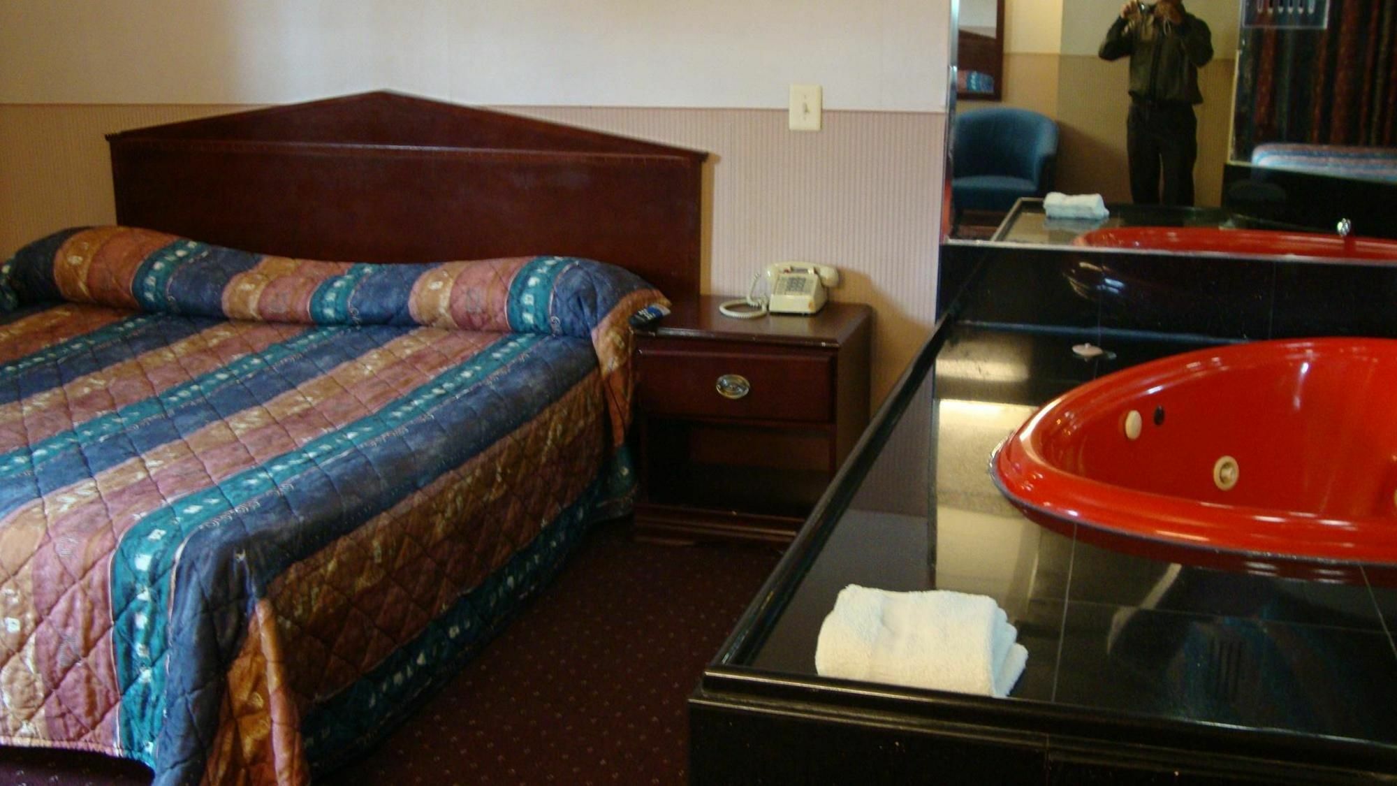 Riviera Motor Inn Brooklyn นิวยอร์ก ภายนอก รูปภาพ